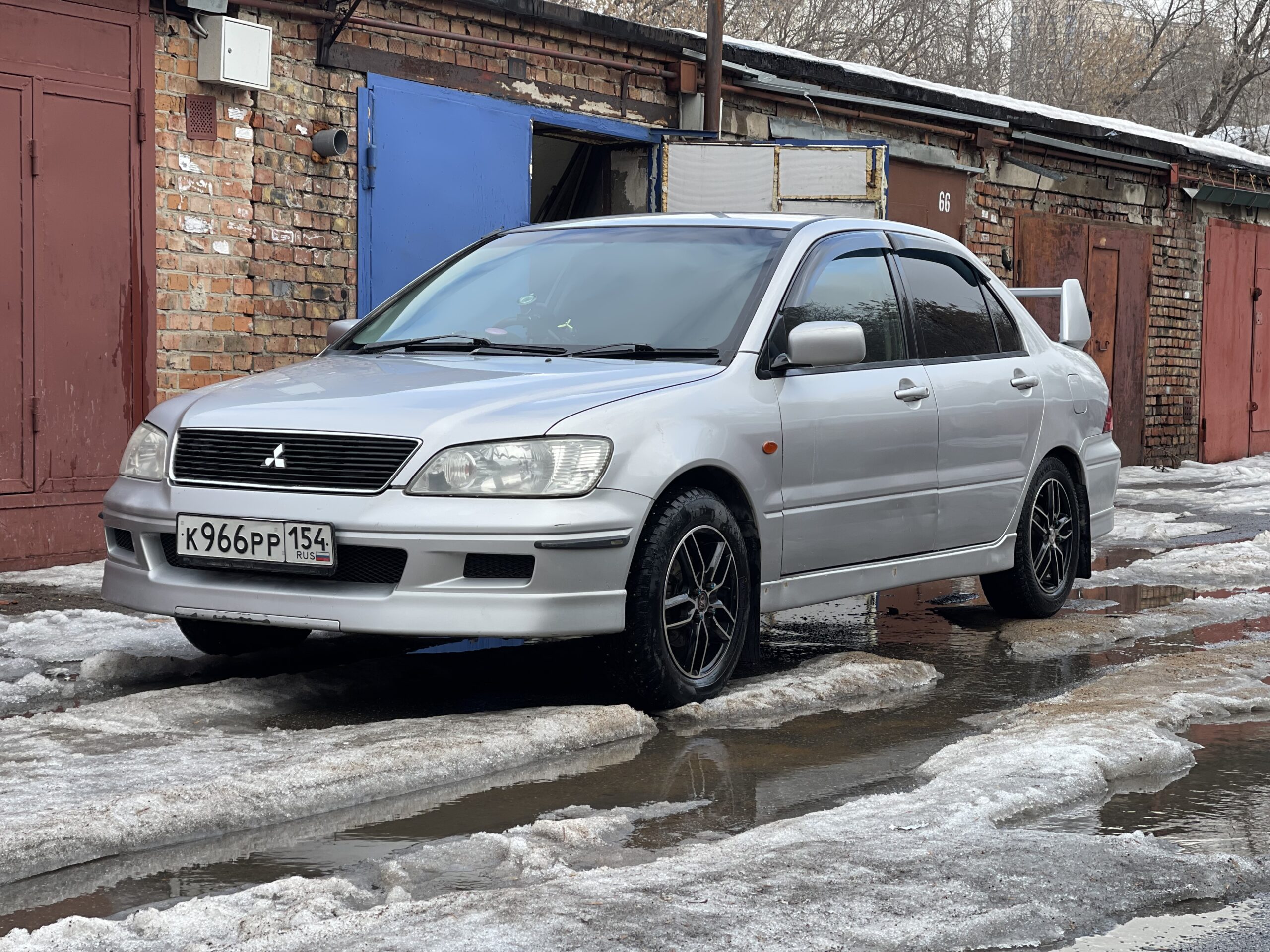 Обзор автомобиля Mitsubishi Lancer Cedia 2000